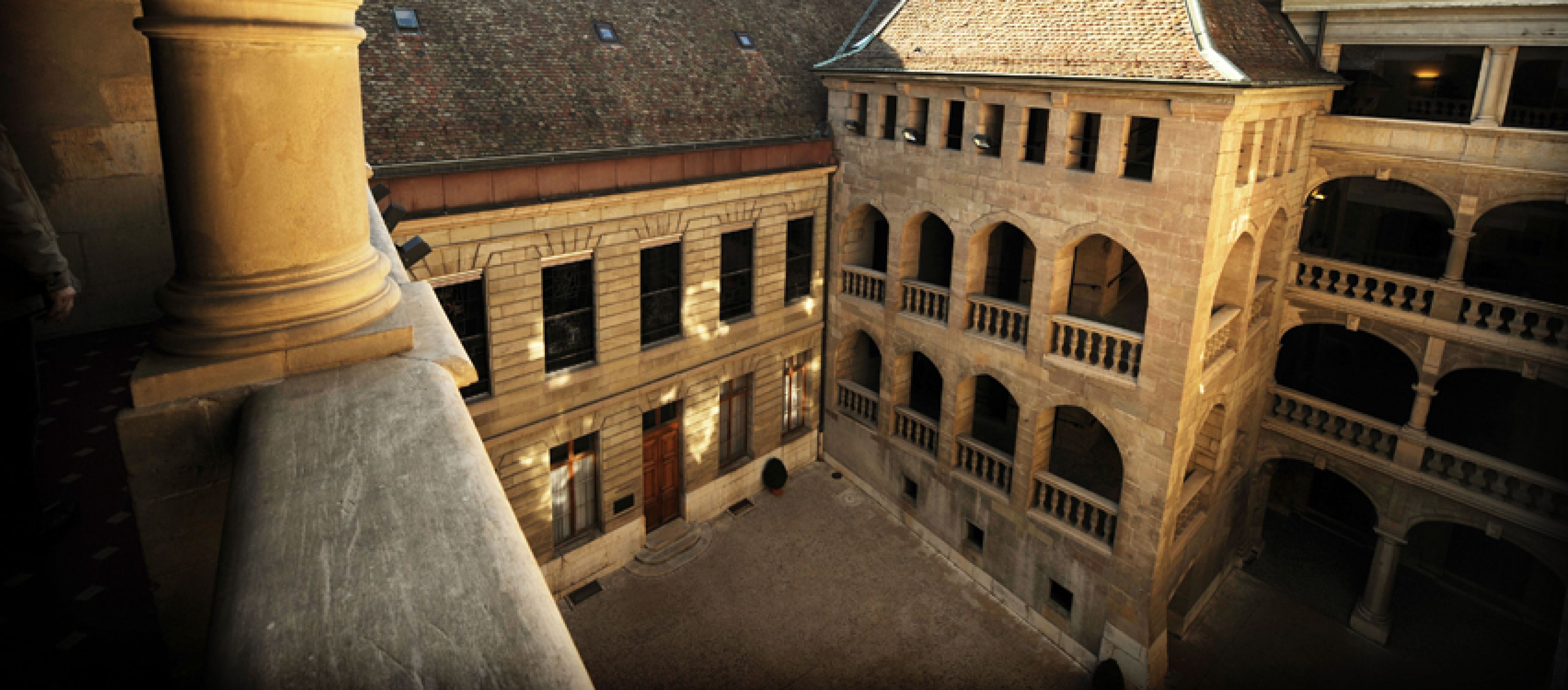 Vue sur la cour de l'Hôtel-de-Ville à Genève